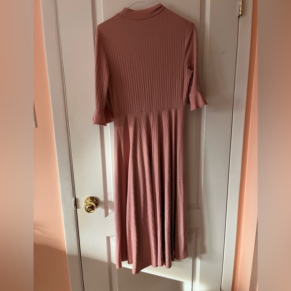 Selling pink dress, soft, comfortable, high neck, ruffle at ends of sleeves - Picture 2 of 4